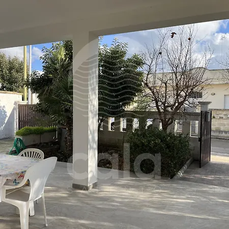 Chalet Nah - A 250m By Cala Salento